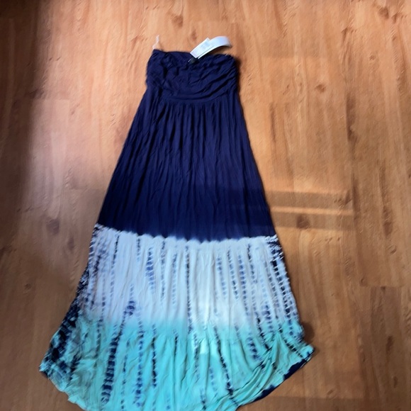 Beach cover up - Picture 1 of 2